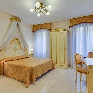  Hotel At Leonard Italy